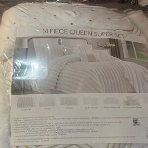 Elegant 14-Piece Queen Comforter Set in White
